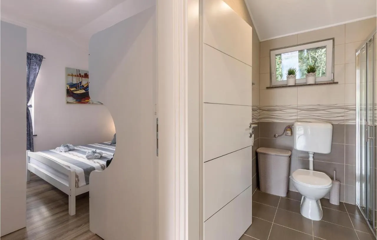 Stunning Apartment In Pavicini With Wifi 0*,